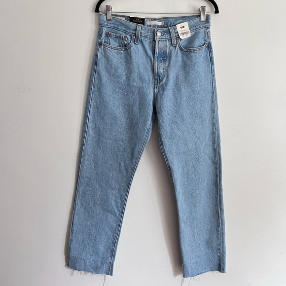 Levi's Wedgie Straight High Waist Button Fly NWT
Jeans Size 28X28 - Picture 2 of 11